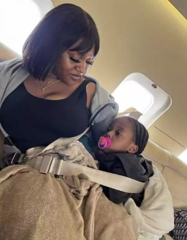 Davido Sends Private Jet To Bring Chioma And Son To His UK Show (Video)