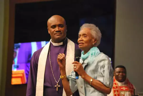 Lagos pastor, Paul Adefarasin