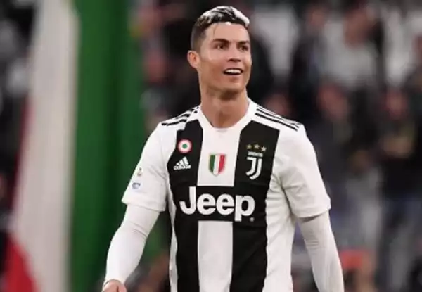 Ronaldo flew back to Italy in preparation 2019-20 suspended league