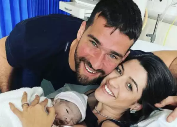 Liverpool star proudly welcomes new addition to the family after tough year (Photo)