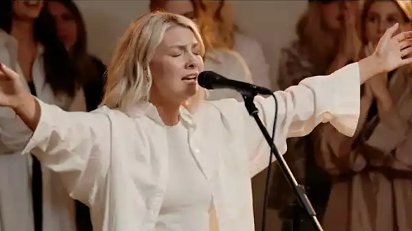 Women Who Worship, Emmy Rose & Cecily Hennigan – With You (Only Resurrection)