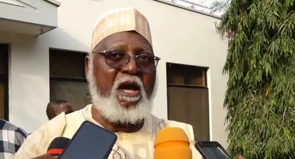 Abdulsalami Abubakar Cries Over ‘War In Nigeria’, Issues Warning Ahead Of 2023
