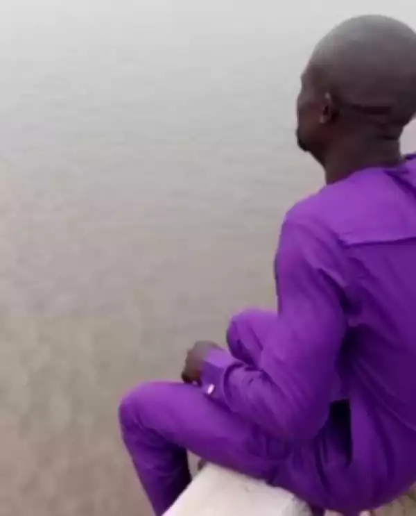 Police Officers Prevent Man From Jumping Into Lagos Lagoon (Photo)