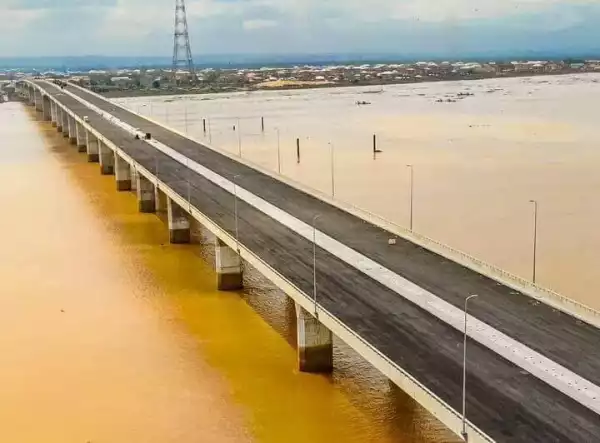 Second Niger Bridge: Asphalt Laying And Street Light Installation Begins