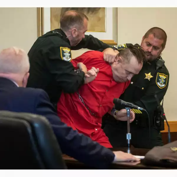Dramatic moment convicted murderer who has 