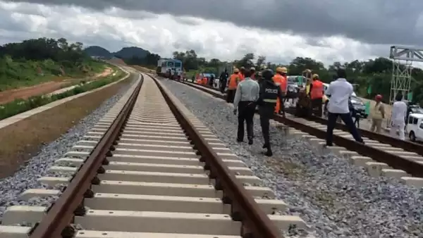 Over 20,000 Nigerians employed for Lagos-Ibadan rail project – Amaechi