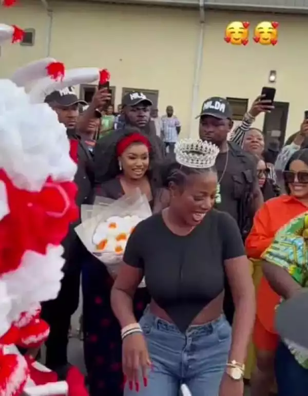 Mammoth Crowd Troop Out In Akwa Ibom To Welcome Hilda Baci And Her Mum (Video)
