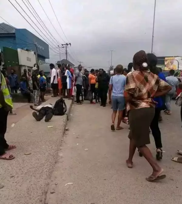Man Slumps And Dies By Roadside In Port Harcourt