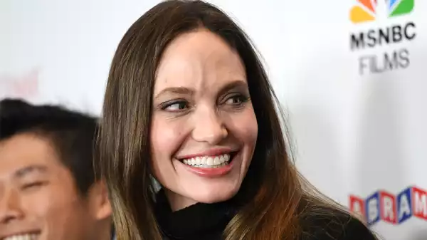 Without Blood: Angelina Jolie to Direct Salma Hayek & Demián Bichir in Drama Film