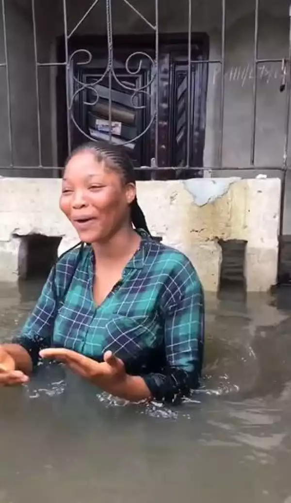 Lady Shows Herself Inside Flooded House, Nigerians Sympathize With Her (Video)