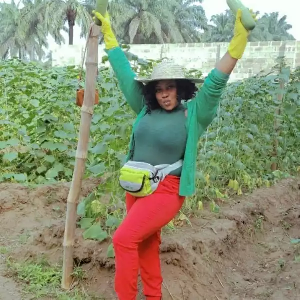 Nollywood Actress, Queeneth Agbor Shows Off Her Large Farm And Harvest They Made (Video)