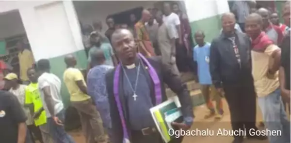 Lawyer Wears Pastoral Robe To Anambra Court