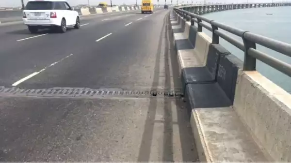 GOOD MOVE!! Police In Lagos Prevent Frustrated Man From Jumping Into The Lagoon (Photos)