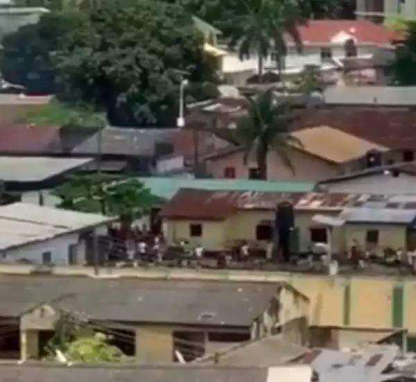 Ikoyi prison in Lagos under attack (videos)