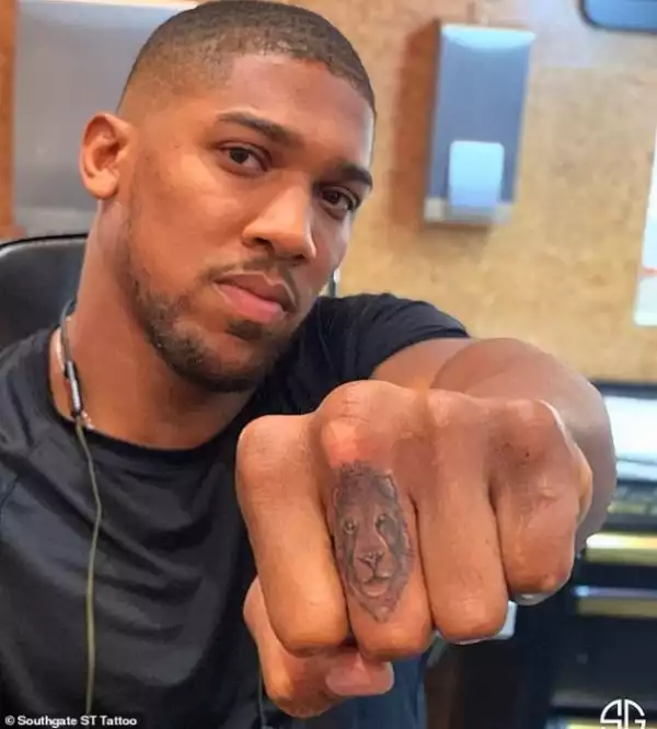 “I Will Rather Carry A Plastic Bag With £5K In It Than A £5K LV Bag With £100 In It “ – Anthony Joshua