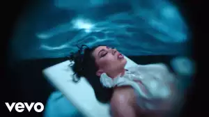 Kali Uchis - fue mejor ft. SZA (Video)