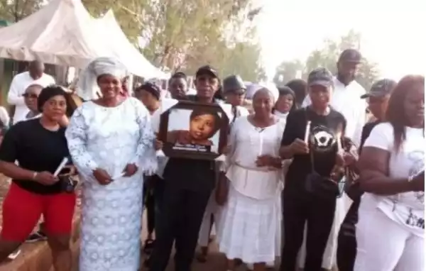 Patience Ozokwo, Nkem Owoh Lead Candle Night Procession For Peace Anyiam-Osigwe
