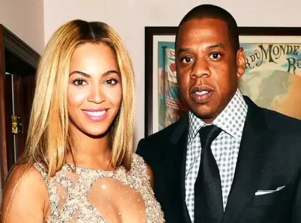 Beyonce And Jay Z Take A Boat Ride With Friends In The Hamptons