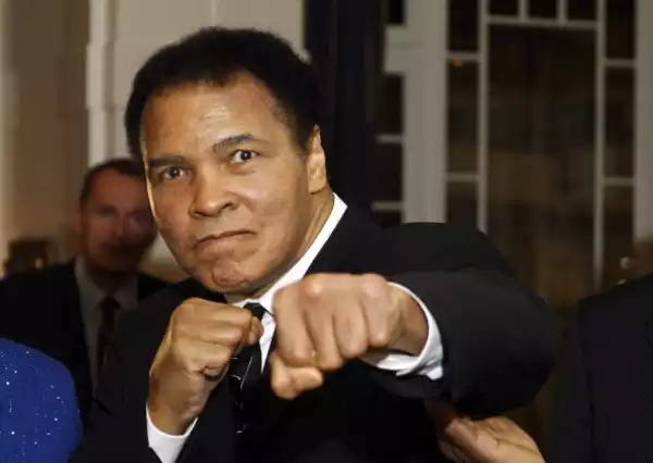American Professional Boxer Muhammad Ali Biography & Net Worth (See Details)