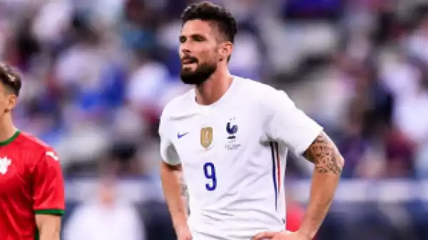 DONE DEAL: Giroud tribute to Chelsea after completing AC Milan move