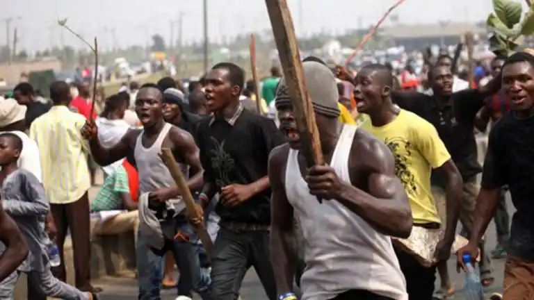 Hoodlums engage soldiers in gun duel in Ebonyi community
