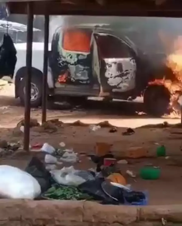 Sad Moment Gunmen Kidnapped Driver And His Boss, Set Car Ablaze In Awka Anambra State (Video)