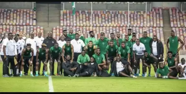 Super Eagles Players Arrive In Ghana For World Cup Playoff