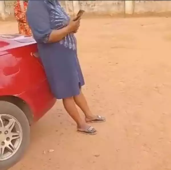 Lady Cries Out After Suspected Kidnappers Disguised As Police Officers Attempted to Take Her Away From Court Premises (Video)