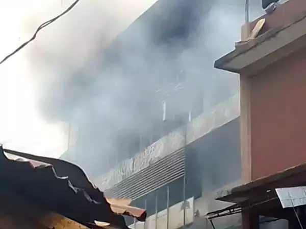 Fire Guts 4-Storey Building In Lagos