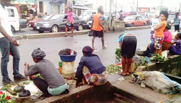 Lagos Government Threatens To Arrest And Prosecute Roadside Traders
