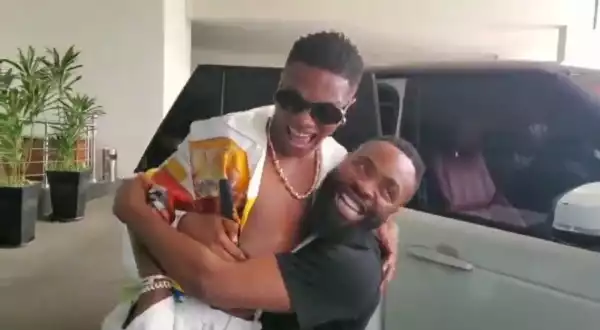 Comedian Woli Arole Carries Wizkid After Meeting Him For the First Time (Video)