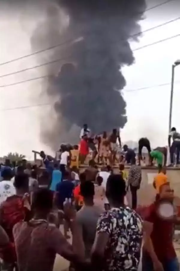 Videos Of Students Being Evacuated From Their Hostel After Pipeline Explosion At Abule Ado
