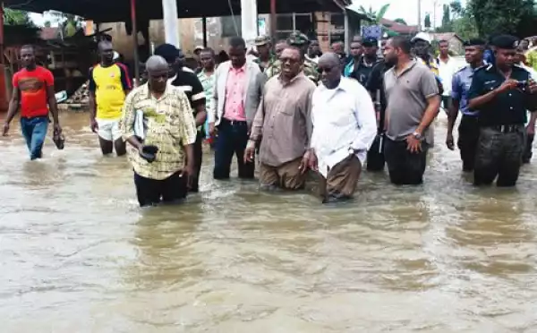 Throwback Pictures Of Peter Obi, Ngige, Osibanjo And Obiano Inspecting Flood