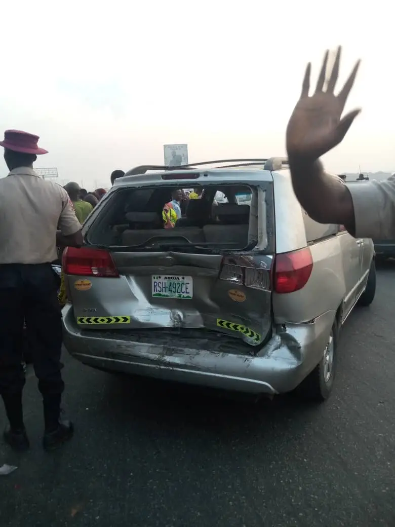 One dead, scores injured in multiple auto crash on Lagos-Ibadan expressway