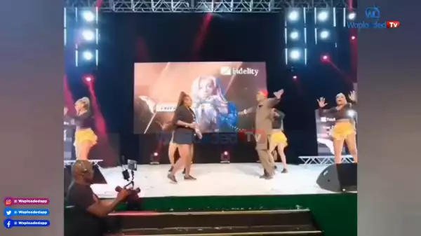 Video: Niniola Rocks Life into an 80-year old man at the Fidelity Bank End of year party
