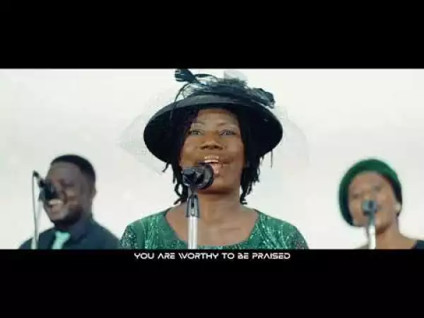 Charity Isi – Praise Medley (Video)