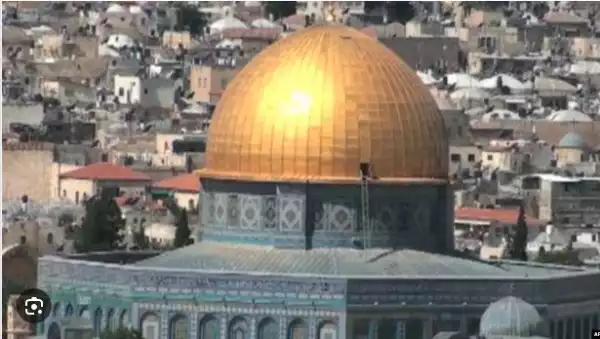 Israelis to rebuild Jewish temple on Al-Aqsa site