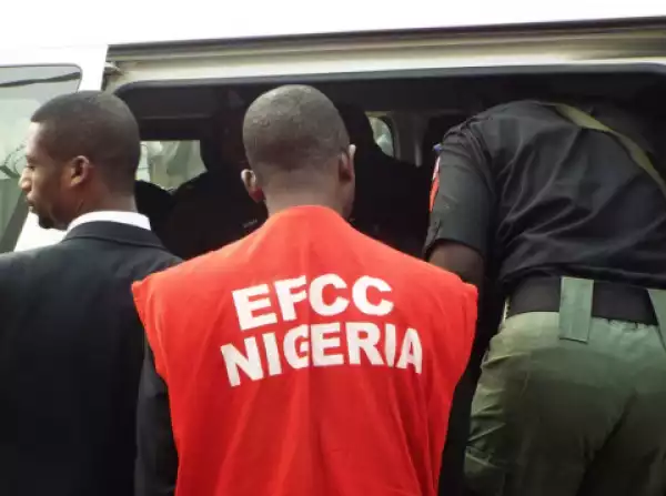 EFCC arrests 49 suspected internet fraudsters in Ekiti, Oyo