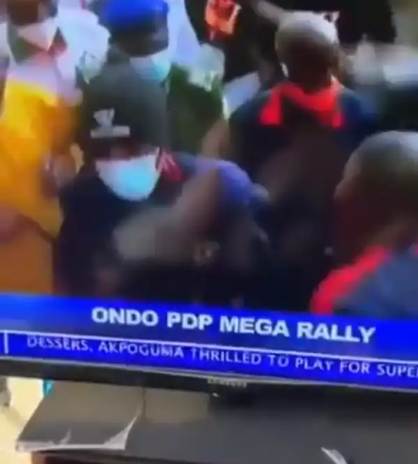 Moment thugs removed former Governor, Ayodele Fayose