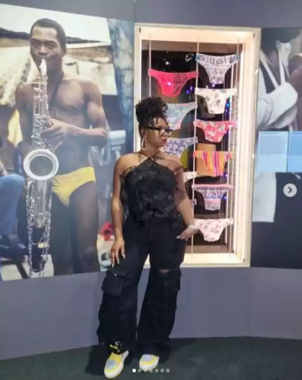 Yemi Alade Visits Fela Museum In Paris, Poses With The Legend’s Pant (Photos)