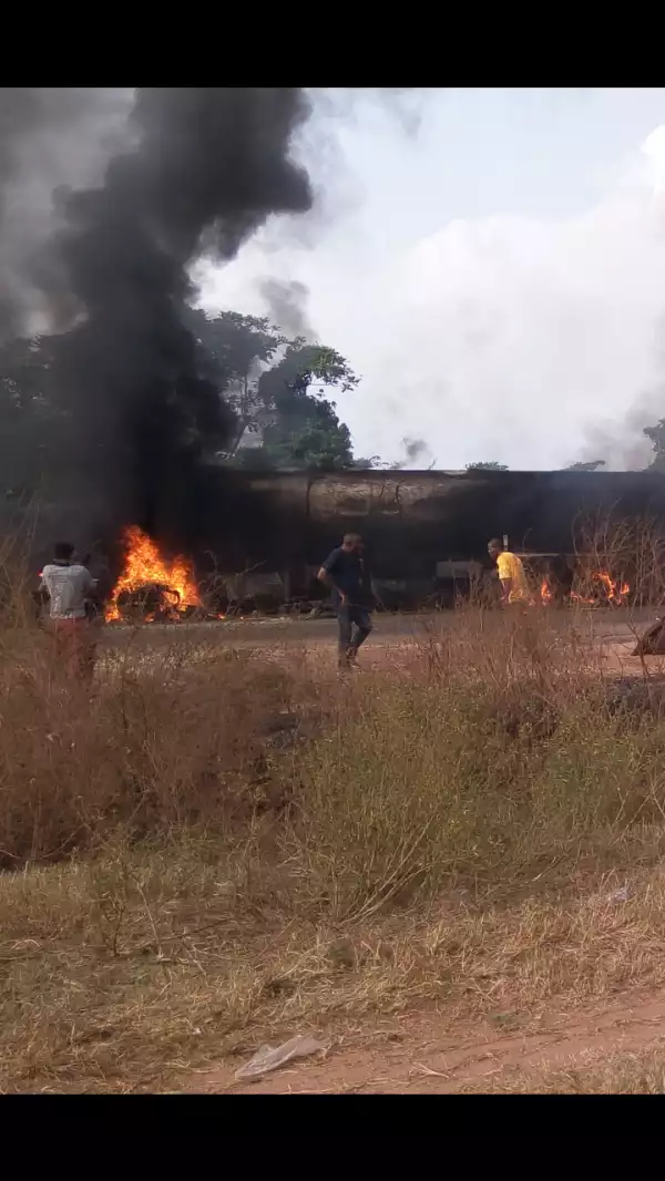BREAKING: Many Feared Dead In An Horror Accident Along Benin-Asaba Express Way (Viewers Description Advised)